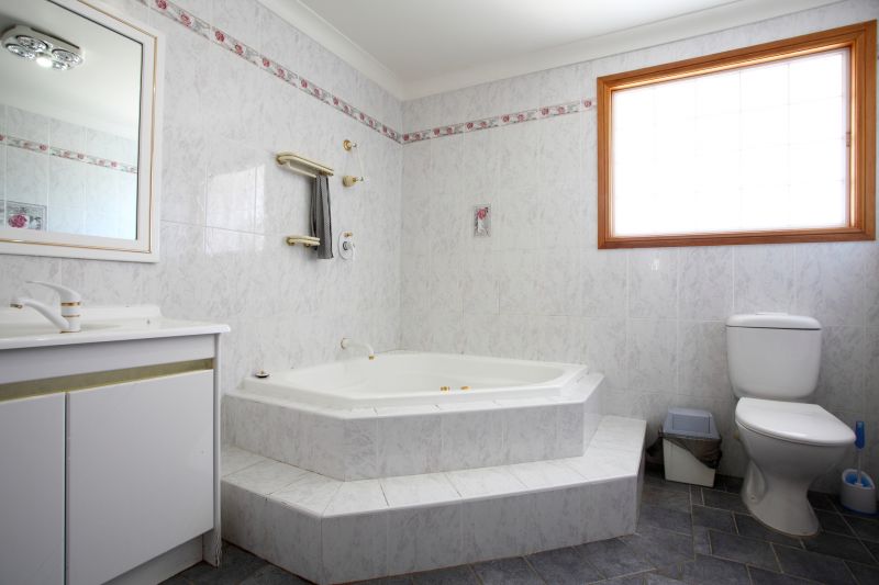 Top Bathtub Installation Companies in Morriston, FL